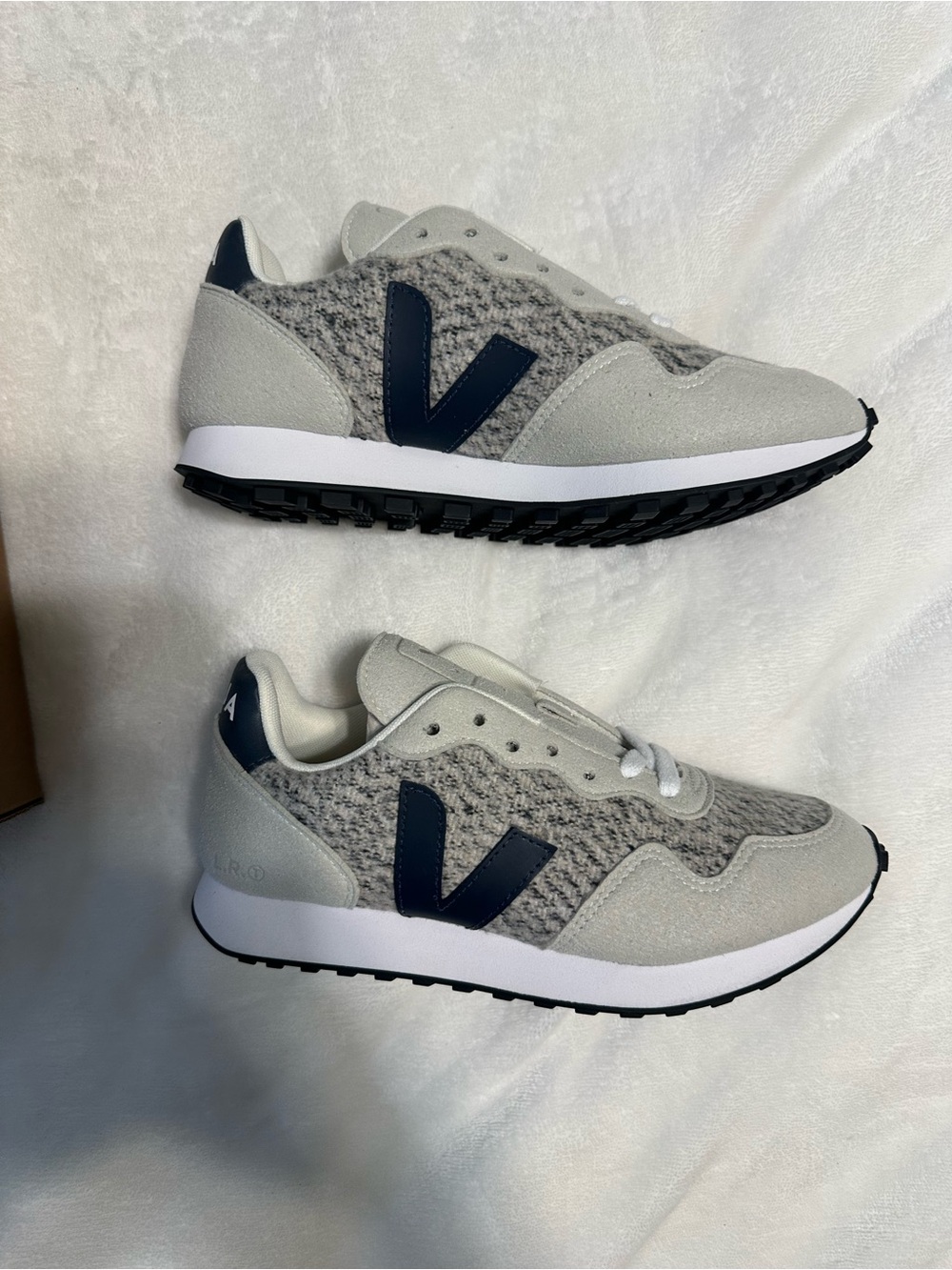 Veja Wool Runner Sneakers in Grey and Navy - Picture 4 of 8